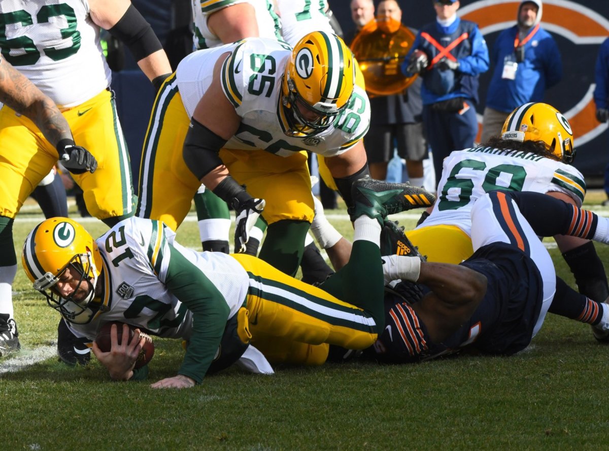 Khalil Mack sacks Aaron Rodgers